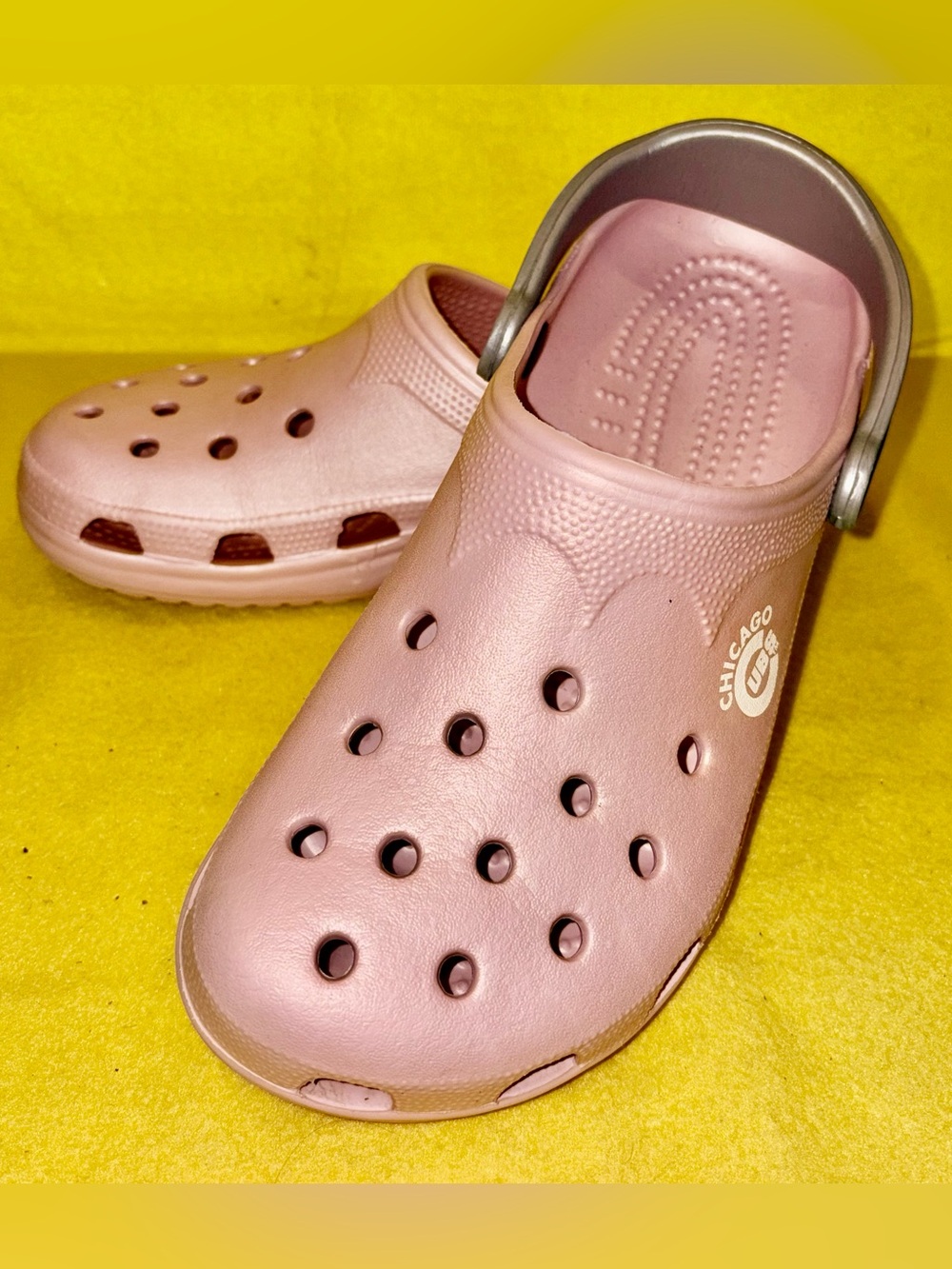 Women’s Crocs - Chicago Cubs - Pink - Size  XL 12/14 - Great Condition